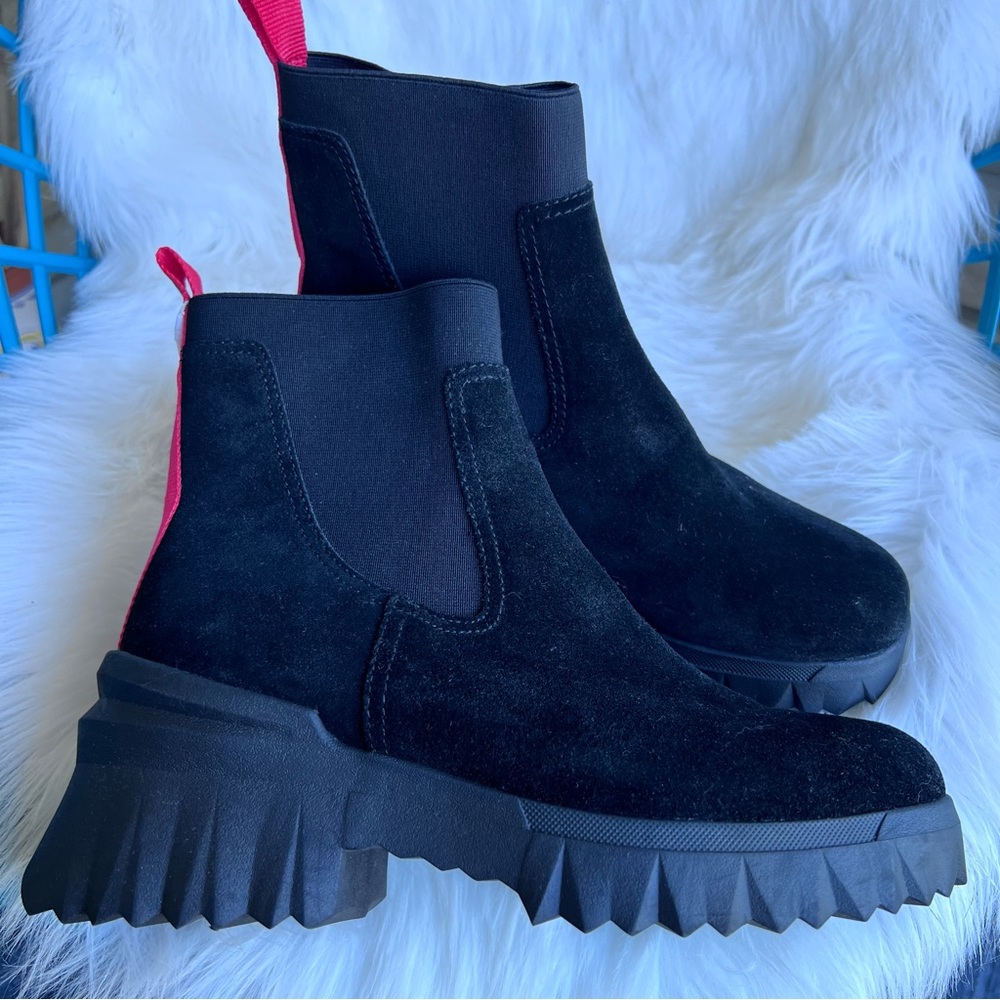 Nurture Denali Women’s size 7.5 Waterproof Lug Sole Platform Chelsea Boot NWT